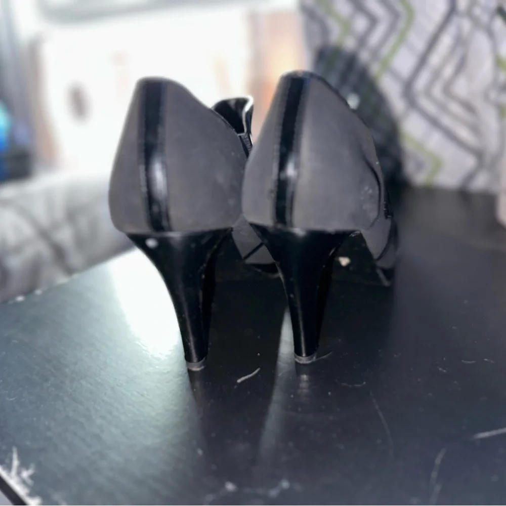 Heels - Picture 3 of 3